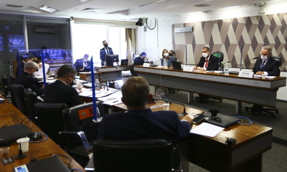 Secretária diz que nunca foi orientada a defender uso da cloroquina