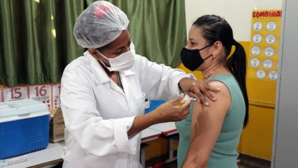 Rio Verde conclui 1ª etapa de vacinação contra a Covid-19 entre os profissionais da educação