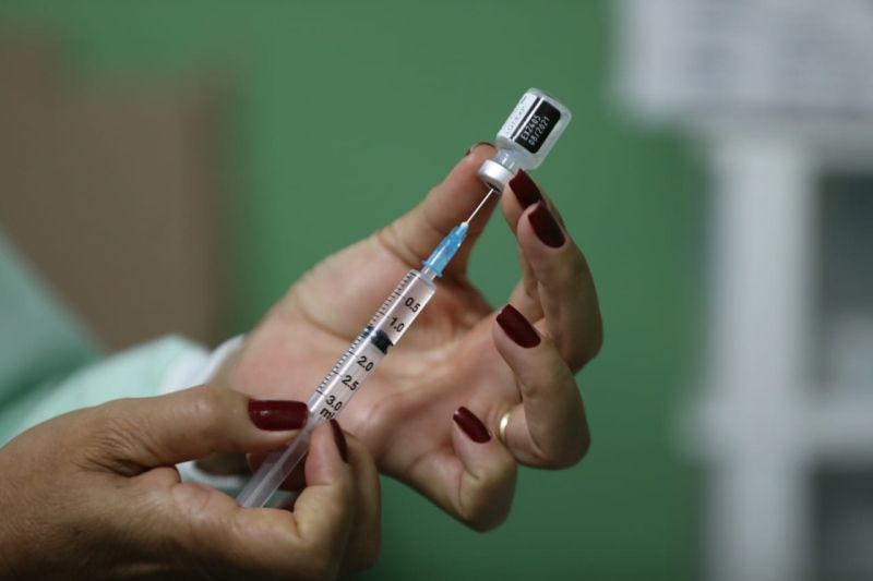 Nova remessa de vacina da Pfizer contra Covid-19 chega a Goiás nesta quinta-feira (27)