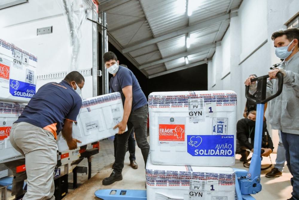 Goiás recebe 194.750 doses e começa vacinar 59 anos
