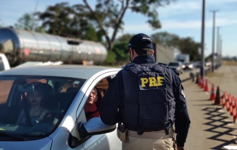 Em 30 horas, PRF flagra cerca de 400 infrações nas rodovias federais em Goiás