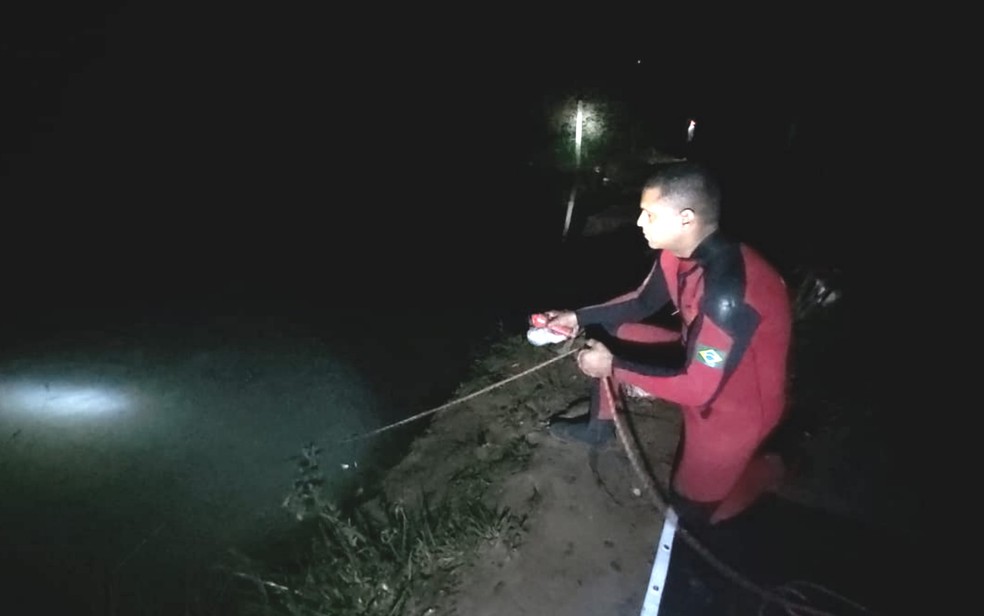 Bombeiros encontram corpo de adolescente que saiu para nadar em lago de Goiânia