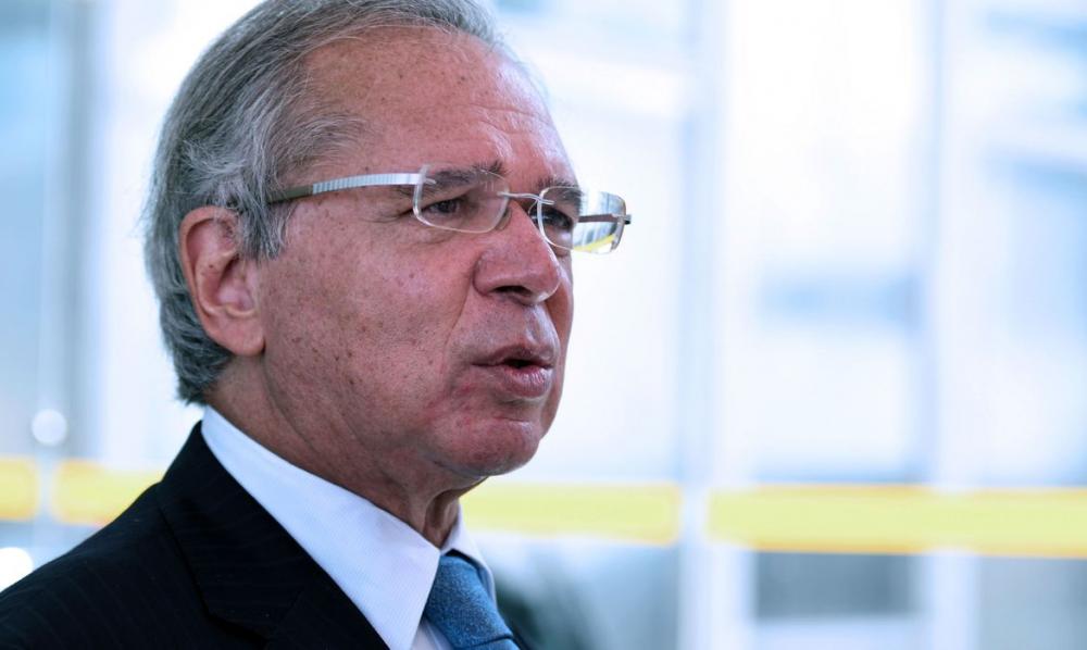 Guedes confirma renovação do Auxílio Emergencial por 'dois ou três meses'