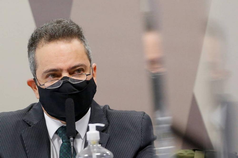 Franco diz que não houve 'incompetência nem ineficiência' na negociação com a Pfizer