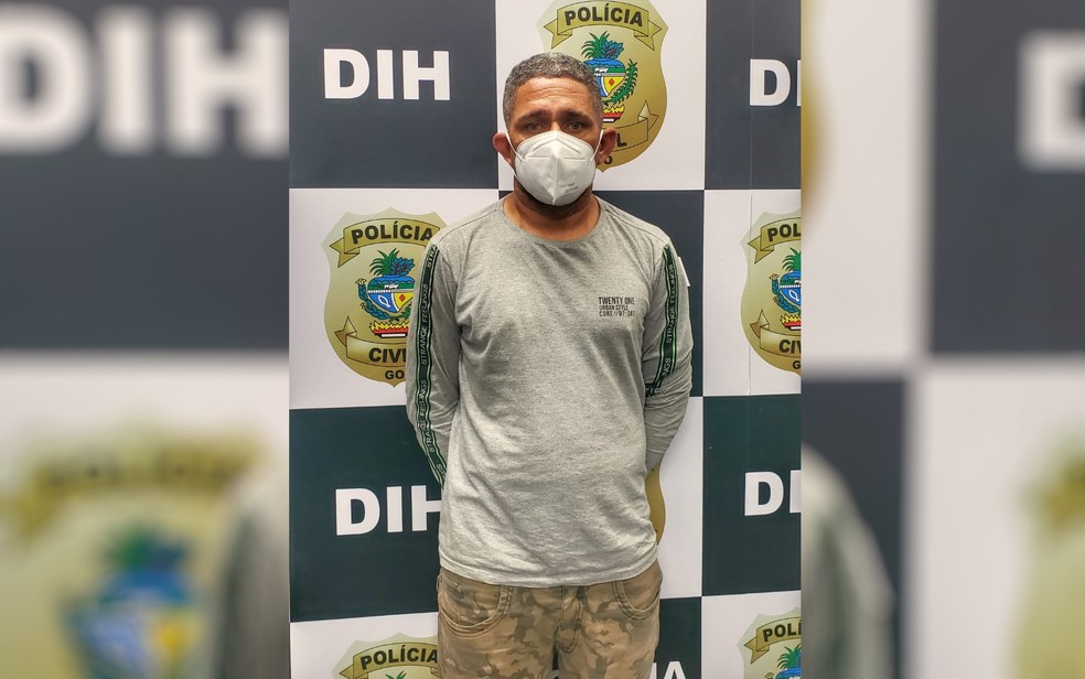 Homem confessa que matou a ex-mulher com várias facadas e jogou corpo em fossa, mas alega legítima defesa