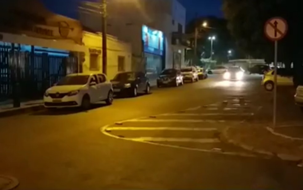 Idosa tem bolsa com R$ 23 mil dentro roubada ao sair de lotérica para comprar carro