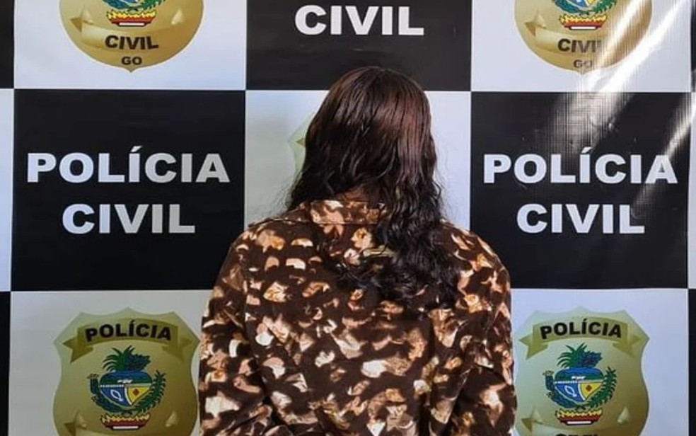 Cinco crianças são deixadas sozinhas em casa por uma semana e relatam terem sofrido abuso e tortura, diz polícia