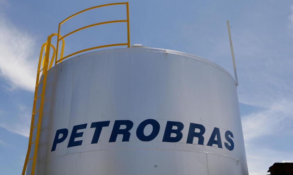 Petrobras reduz preço da gasolina em R$ 0,05 nas refinarias