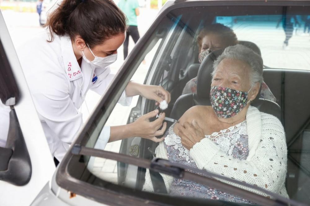 Covid-19: Rio Verde vacina hoje e amanhã, moradores sem comorbidades de 50 e 51 anos