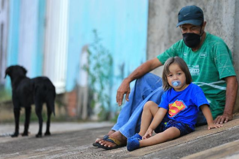 Crianças com Covid-19 lutam pela vida em hospitais de Goiás
