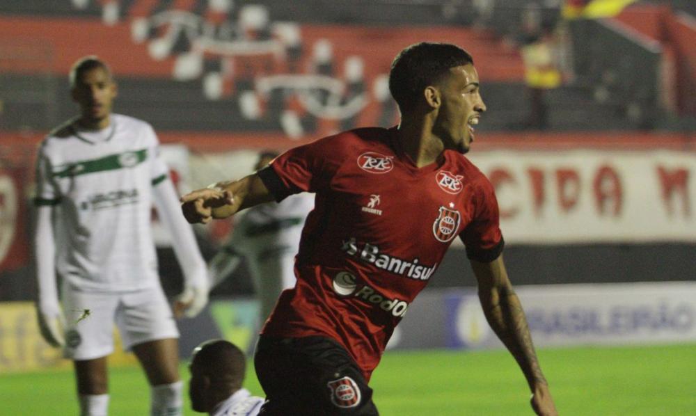 Série B: Brasil de Pelotas derrota Goiás de virada