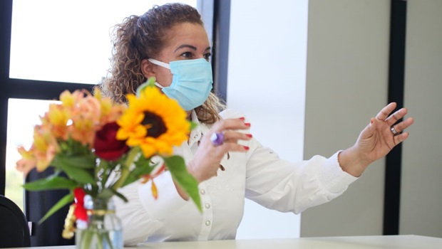 Primeira-dama de Goiânia recebe primeira dose contra a Covid nesta sexta (25)