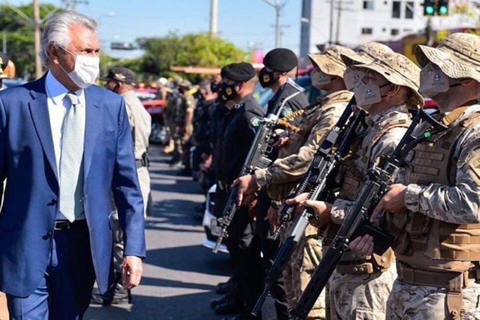 Policiais que participaram da caçada a Lázaro serão homenageados por Caiado