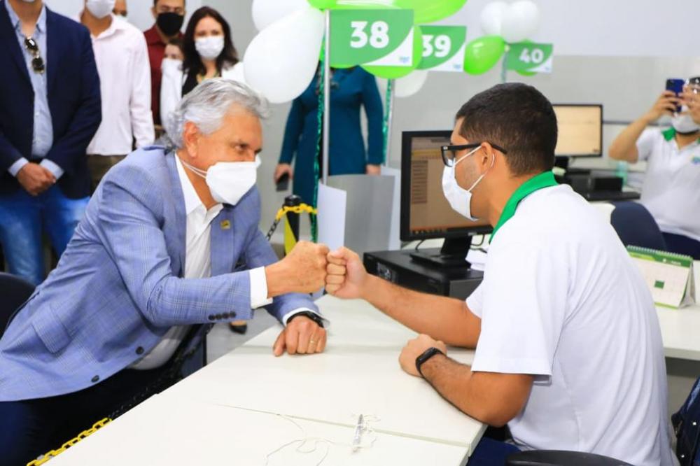 Em Anápolis, Caiado entrega reforma do Vapt Vupt e vistoria obra de moradias