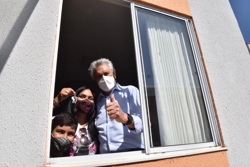 Governador entrega 56 novas moradias em Morrinhos