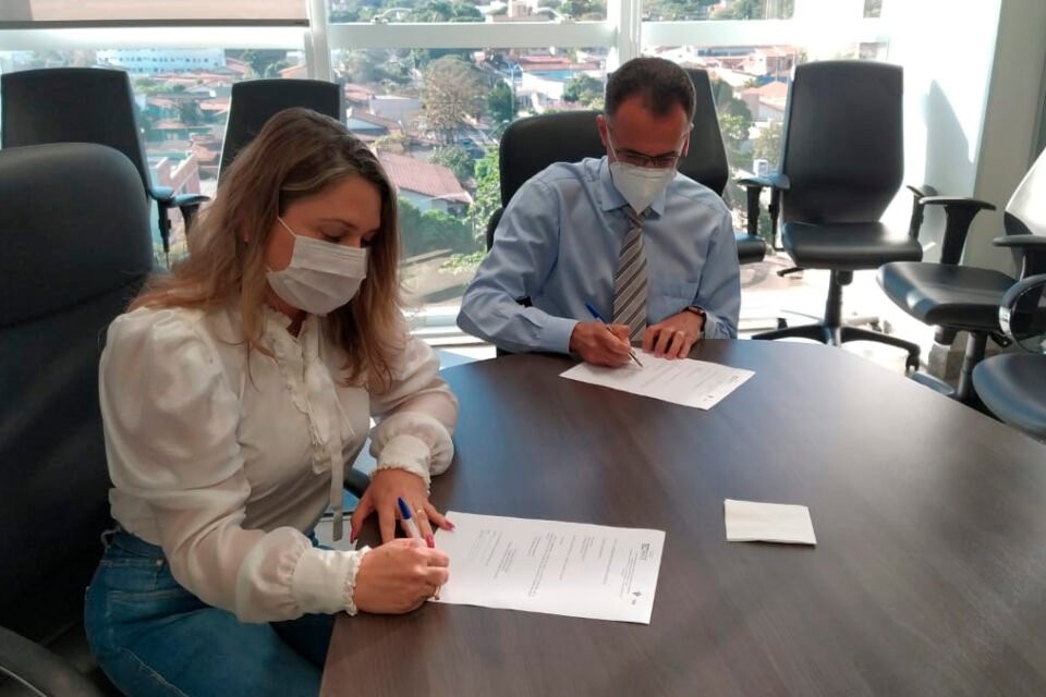 Receita doa 3 mil máscaras contra Covid para população carente de Iporá