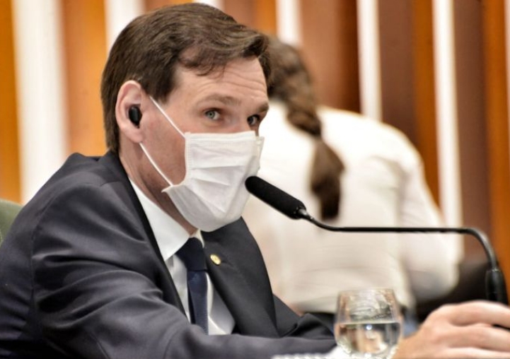 Projeto de Lissauer Vieira que propõe tornar a atuação das doulas como uma atividade essencial em Goiás vai a Plenário