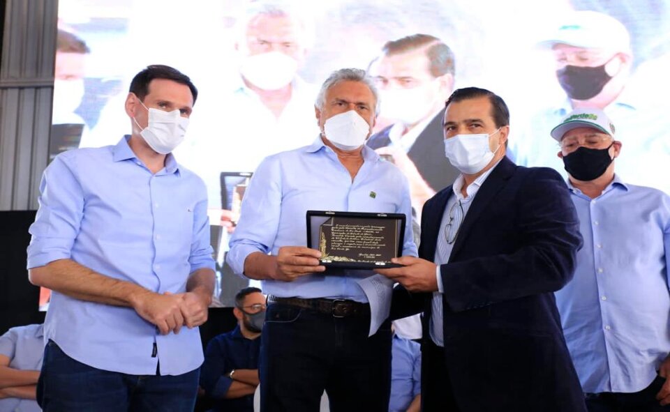 Caiado reforça compromisso com gestão municipalista em encontro com 65 prefeitos, em Rio Verde