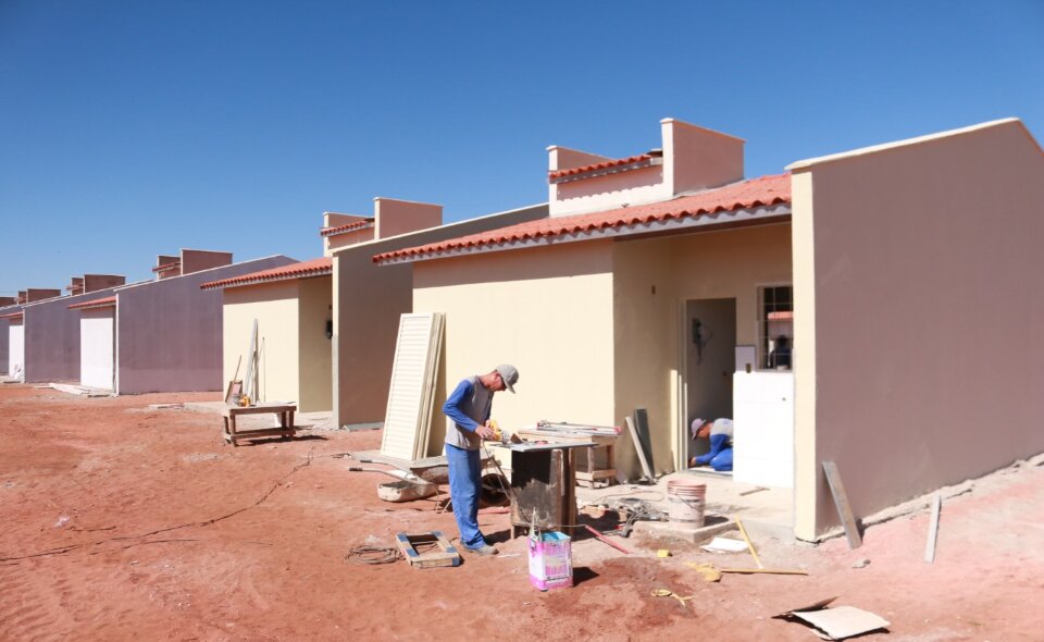 Agehab homologa resultado de licitação para construção de 4.450 moradias