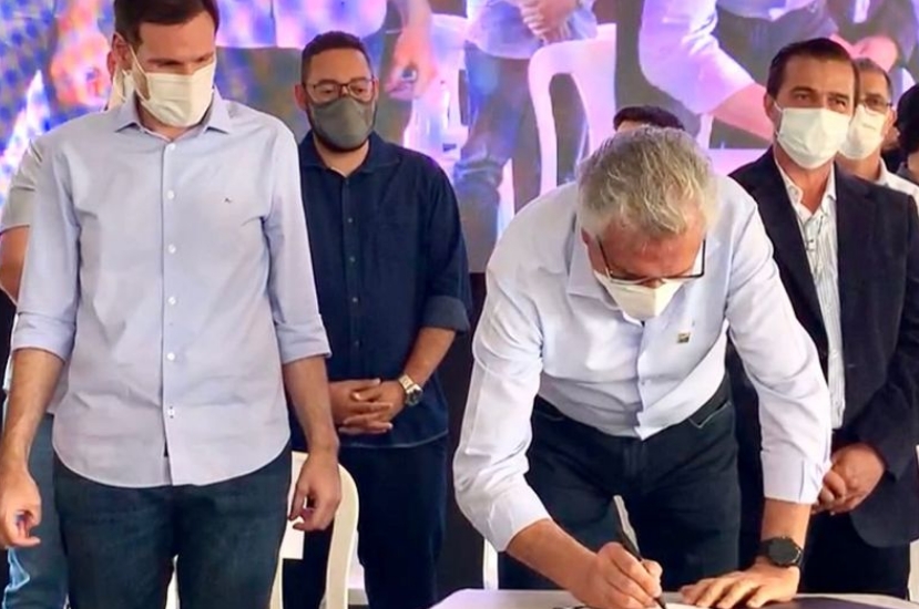 A pedido de Lissauer Vieira, Chico KGL e Paulo do Vale, governador libera R$ 27 milhões para obras no município de Rio Verde