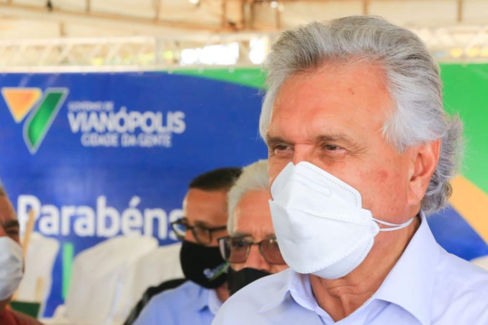 Em comemoração aos 73 anos de Vianópolis, governador inaugura obras, autoriza construções e entrega ônibus escolares: “Esse é o padrão que queremos chegar no Estado de Goiás para atender a totalidade dos municípios” (Foto: Wesley Costa)