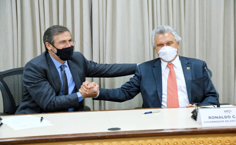 Caiado assina termos de cessão de uso de áreas estaduais para MP-GO