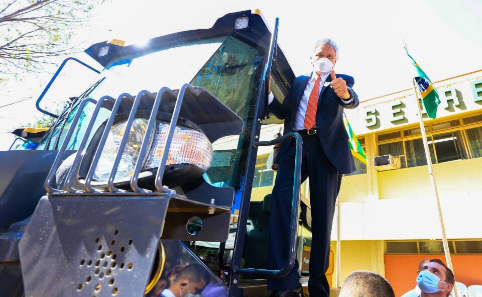 Caiado vai atrelar concessão de benefícios sociais à vacinação contra Covid-19