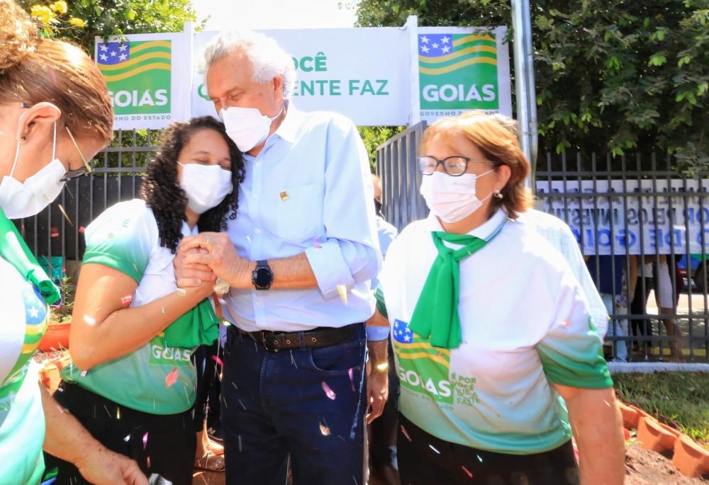 Governo entrega benefícios nos 68 anos de Ceres