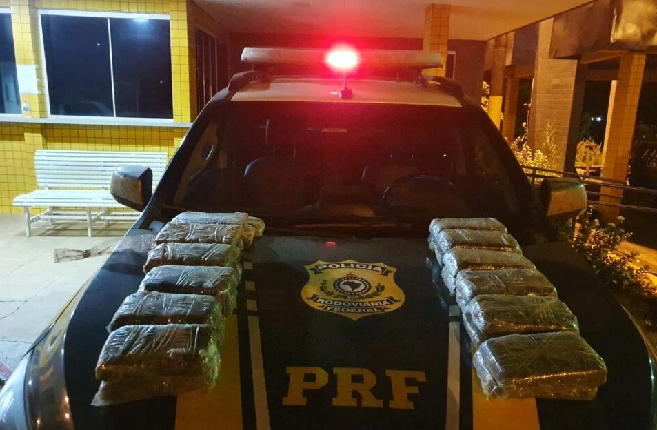 Homem que transportava R$ 3 mi em droga capota veículo e morre na BR-364, em Jataí