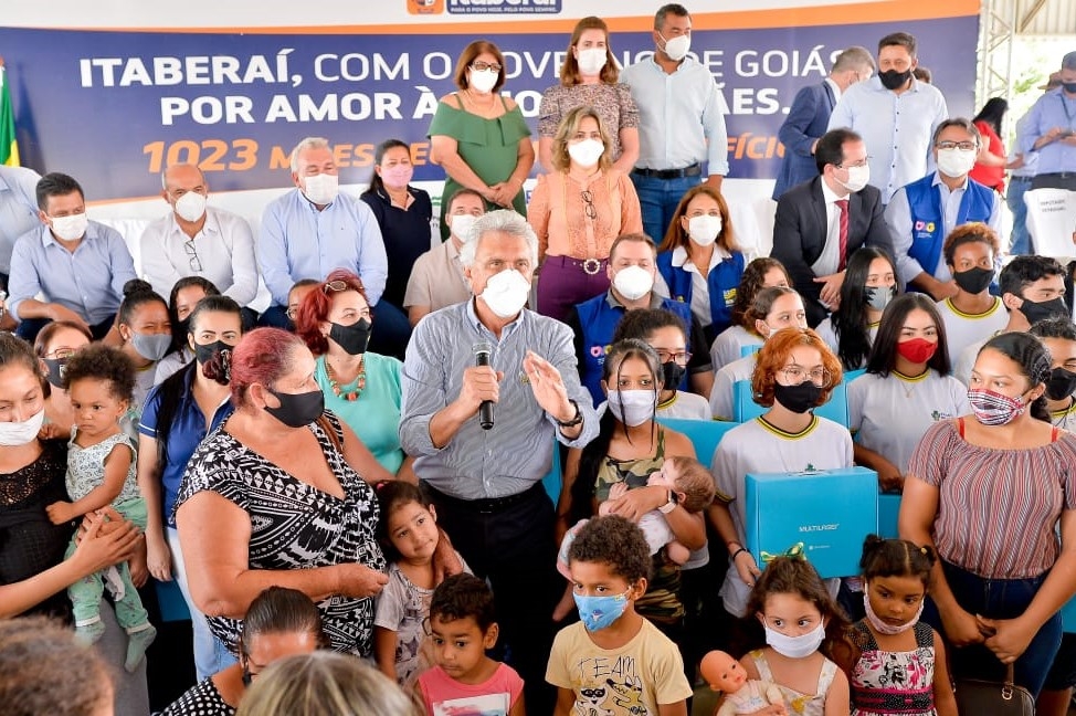 Cartões do Mães de Goiás são entregues em Itaberaí e Jaraguá