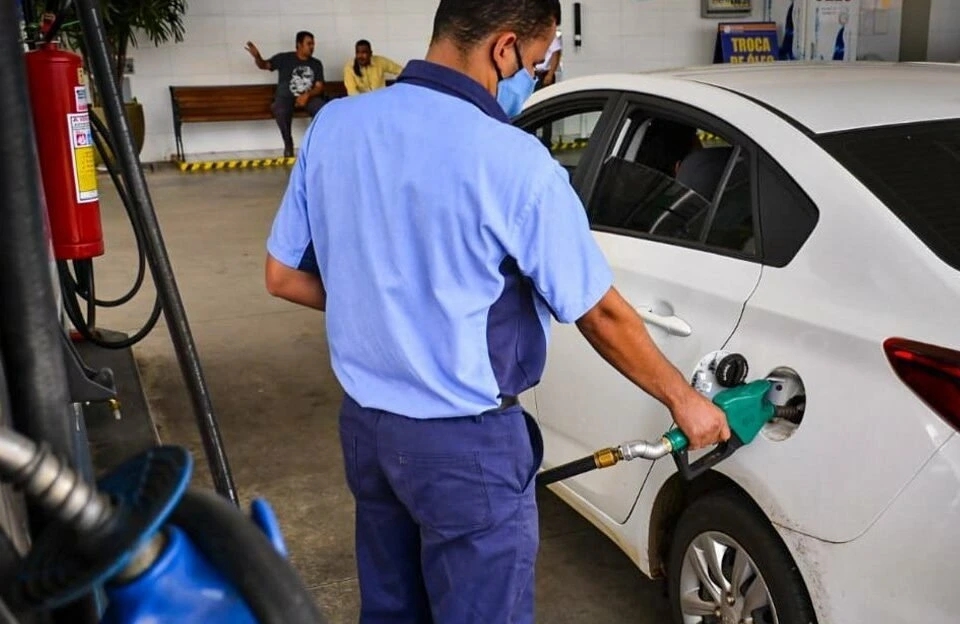 Preço da Enquanto o preço da gasolina era de R$ 6,21 em média na primeira semana de agosto, esse valor havia subido para R$ 6,36 no dia 11 de setembrosobe pela 6ª semana consecutiva em Goiás – entenda o motivo