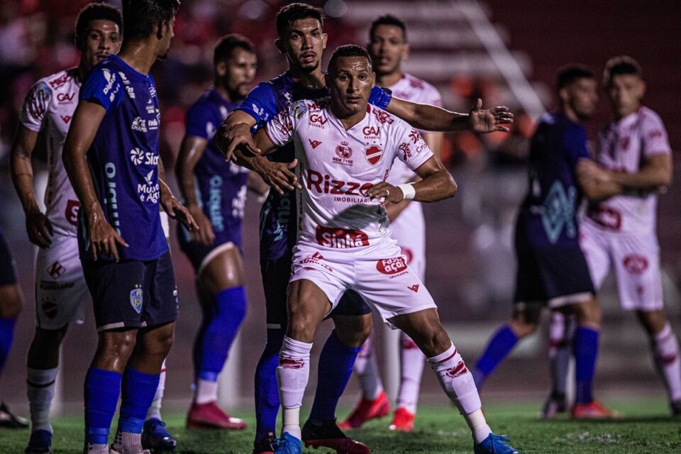 Em vantagem, Vila Nova enfrenta o Nova Mutum por uma vaga na final da Copa Verde