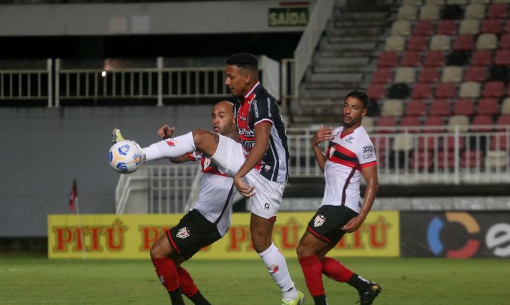 Atlético-GO avança na Copa do Brasil com vitória sobre Joinville