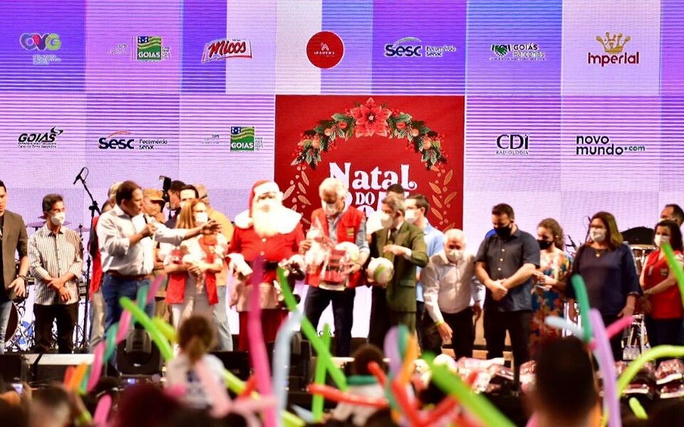 Governo de Goiás inicia entrega de meio milhão de brinquedos para o Natal