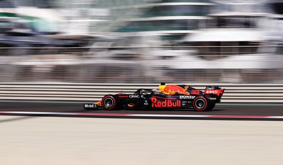Verstappen lidera 1º treino livre para o GP de Abu Dhabi; Hamilton é o terceiro