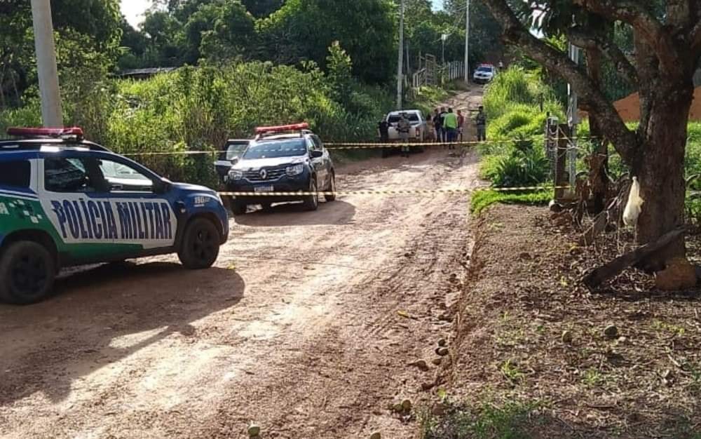 TAXISTA É ENCONTRADO MORTO COM SINAIS DE FACADAS, EM ALEXÂNIA
