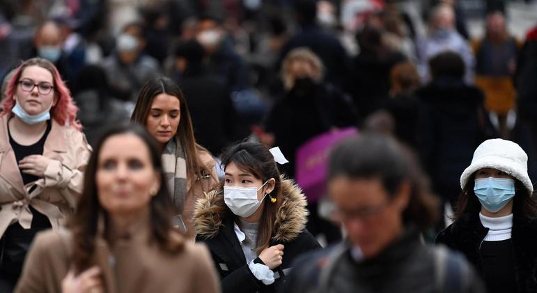 Delta começa perder espaço para Ômicron após 8 meses em alta