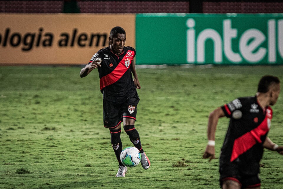 Após empréstimo ao Flamengo, Luan Sales retorna ao Atlético Goianiense e será utilizado em 2022
