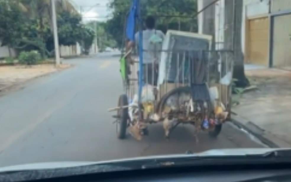 Cabelereiro tem salão invadido, encontra suspeito e o obriga a devolver os objetos furtados em Goiânia