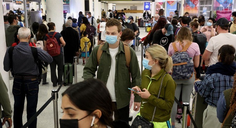 Risco provocado pela Ômicron segue 'muito elevado', alerta OMS