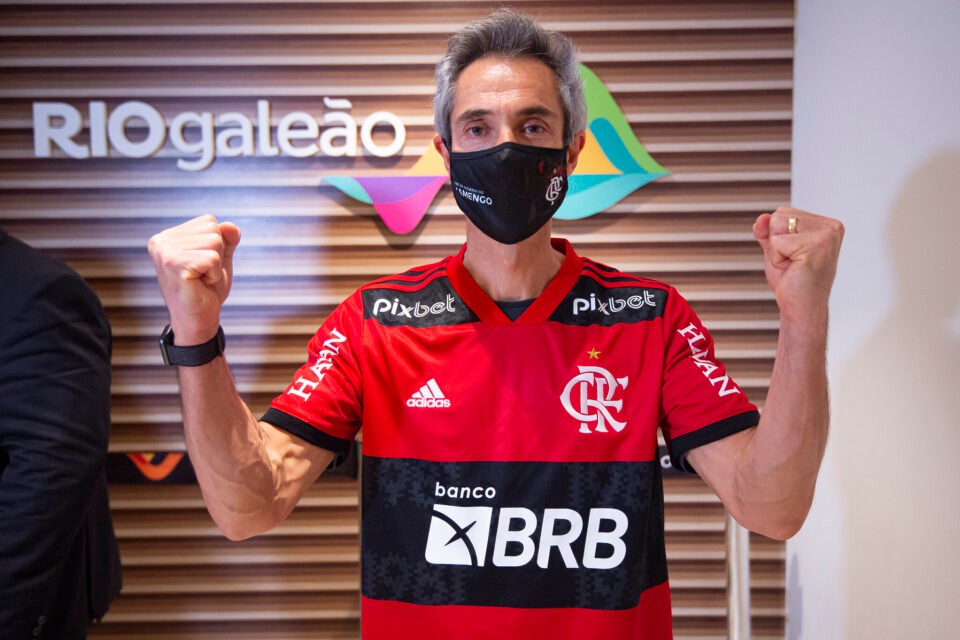 Novo técnico do Flamengo, Paulo Sousa desembarca no Rio: ‘Estou entusiasmado’