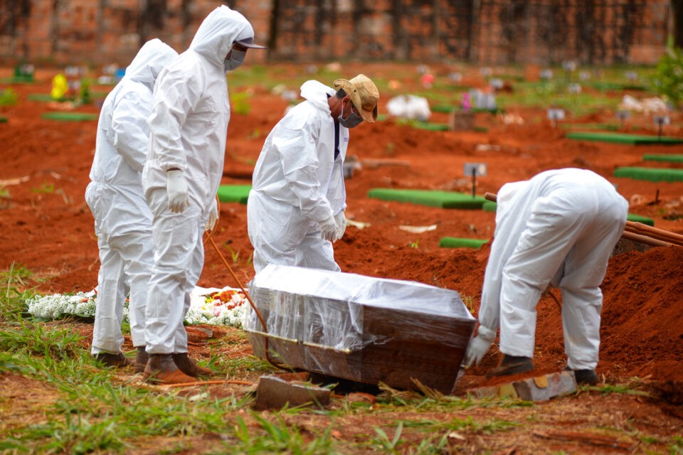 Mortes por Covid-19 em Goiás caem 90% nos primeiros 11 dias do ano, comparado a 2021