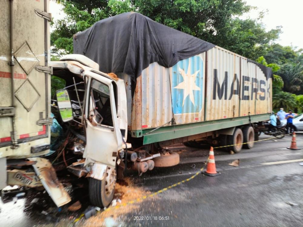 Acidente envolve quatro veículos e deixa uma pessoa ferida na BR 153