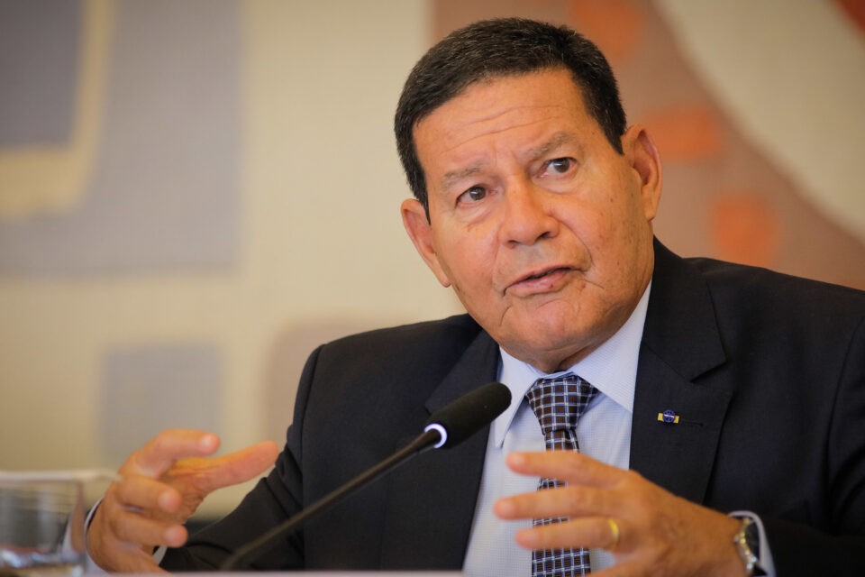 Mourão diz que não há espaço no Orçamento para reajuste a servidores