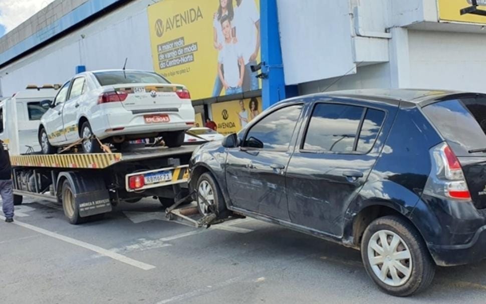 Fiscalização apreende 4 carros de transporte clandestino em Goiânia