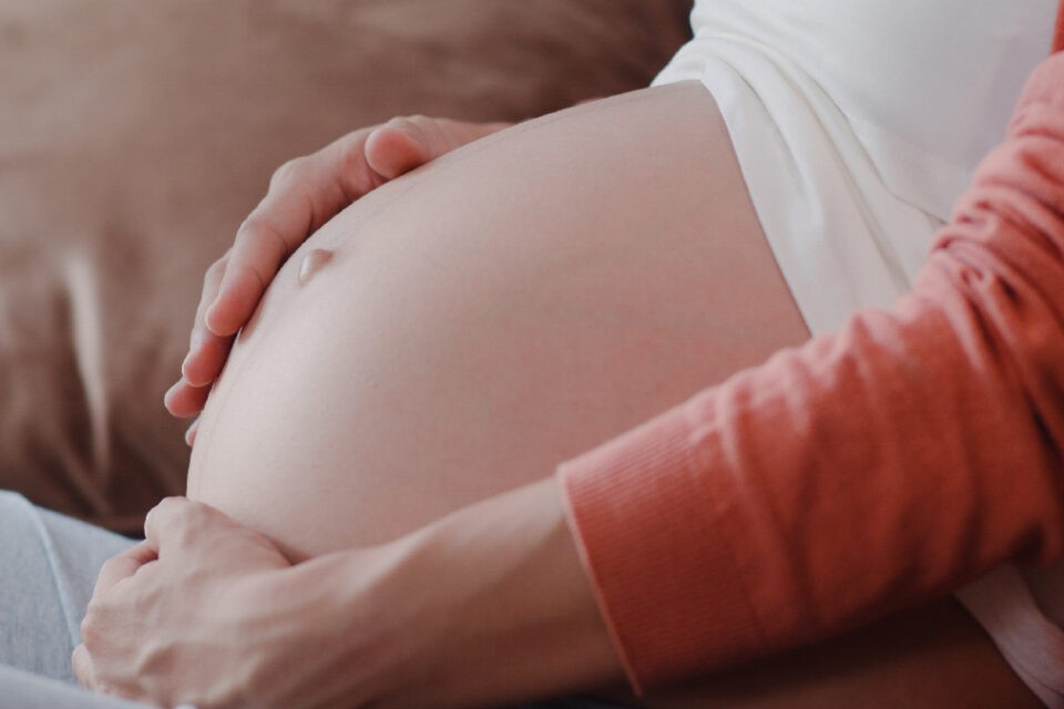 Suspeito de perseguir grávida por causa de paternidade é preso e descobre que filho era de outro