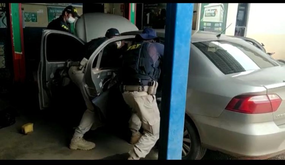 Dois homens são presos com droga avaliada em R$ 240 mil na BR-070, em Jussara