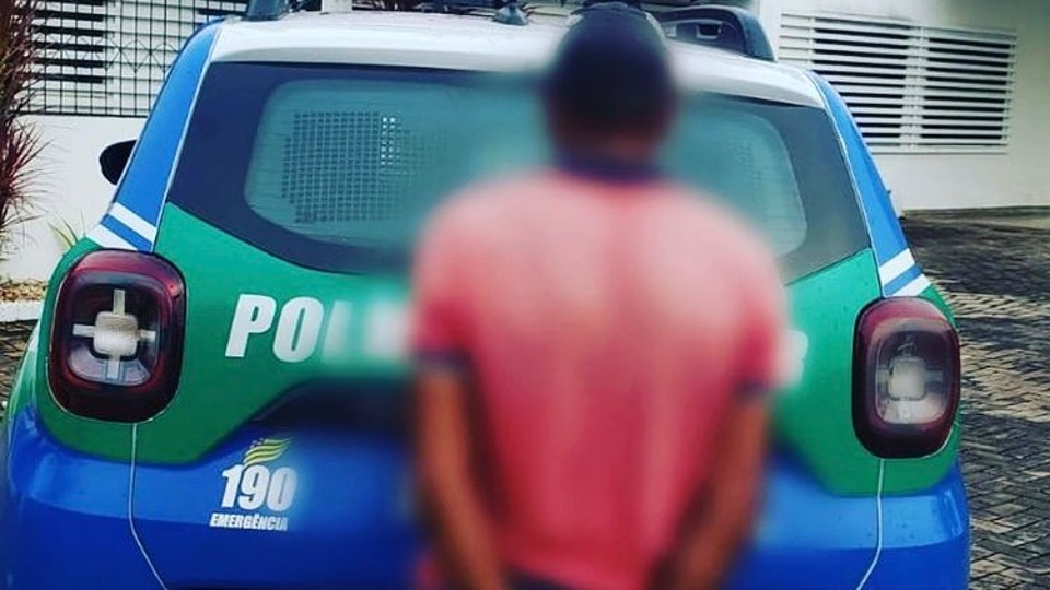 Homem é preso suspeito de mostrar órgão genital para adolescente em Jaraguá
