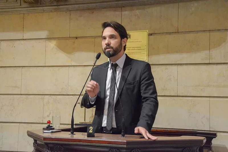 Jairinho é citado por ligação com milícias ao Disque Denúncia há mais de 10 anos