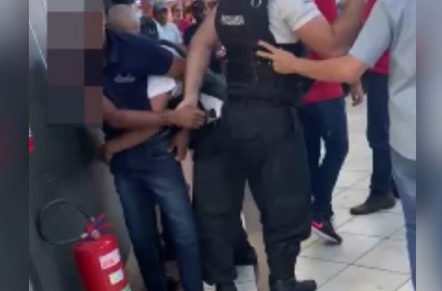 Homem é preso ao tentar furtar loja e fazer funcionária refém em shopping de Goiânia